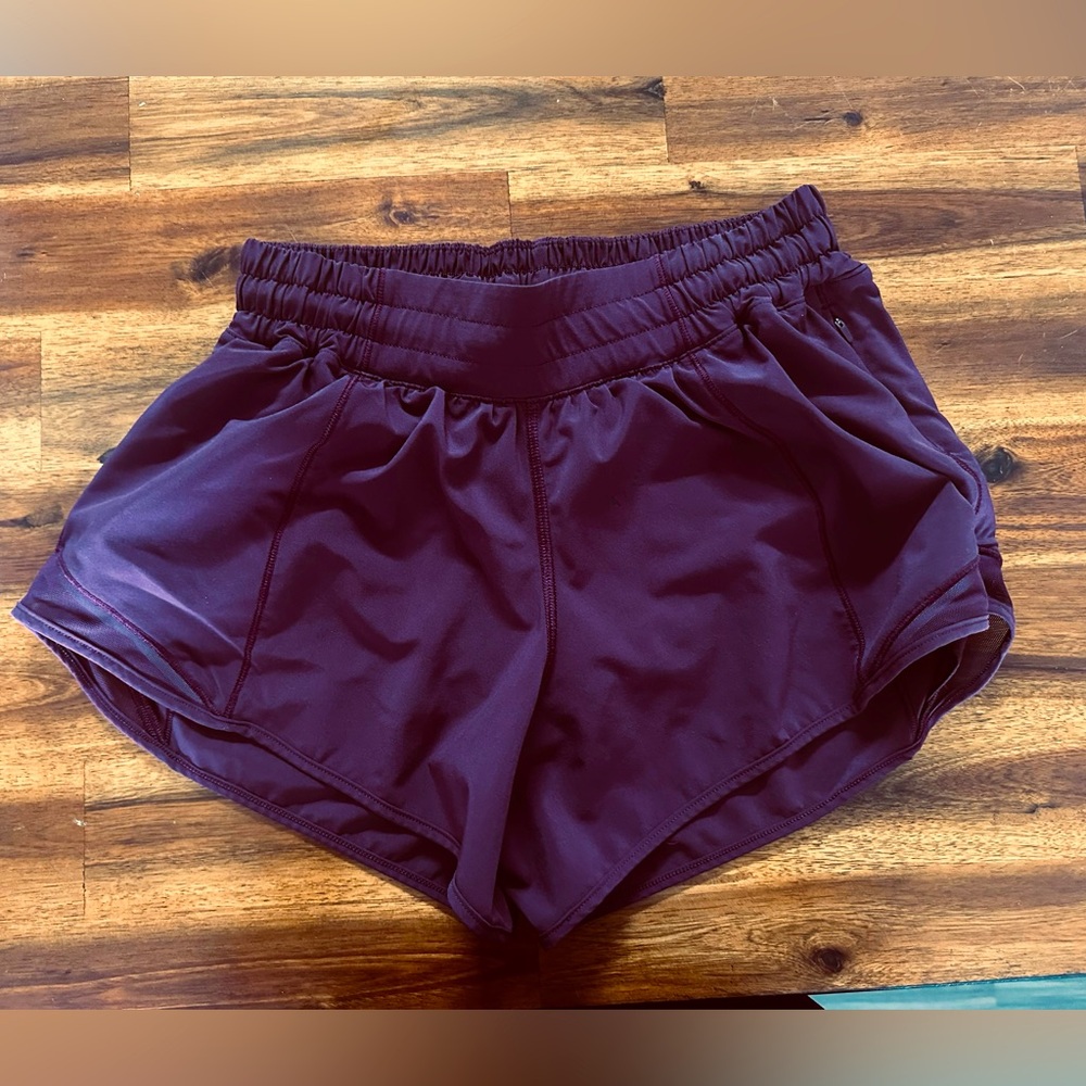 Lululemon Hotty Hot High-Rise Lined Short 4" size 6